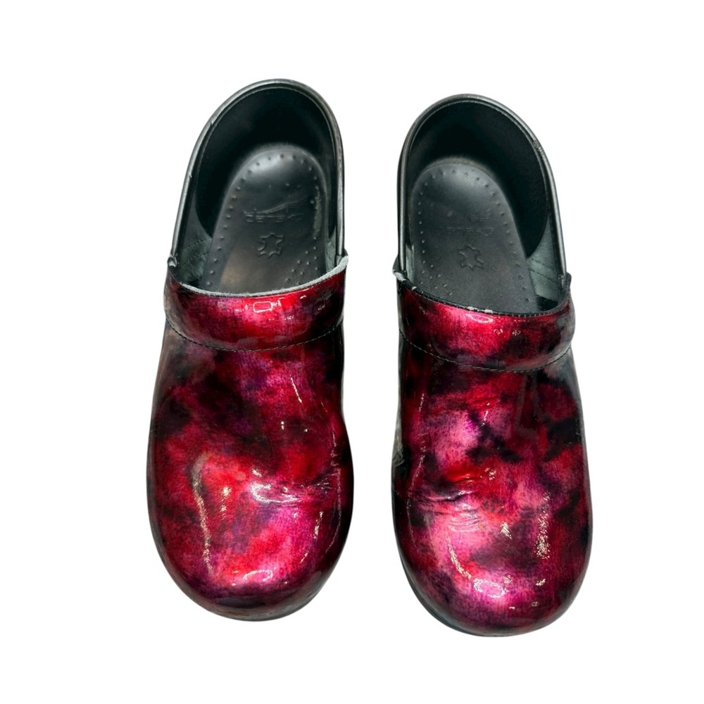 Dansko‎ clogs in a red and black marble patent leather finish size 38